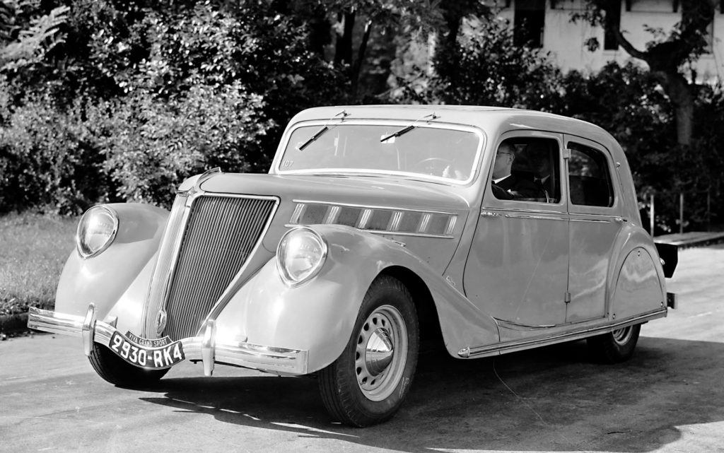 4,1-литровый двигатель R6 разогнал его до очень хорошего в 1934 году 135 км / ч